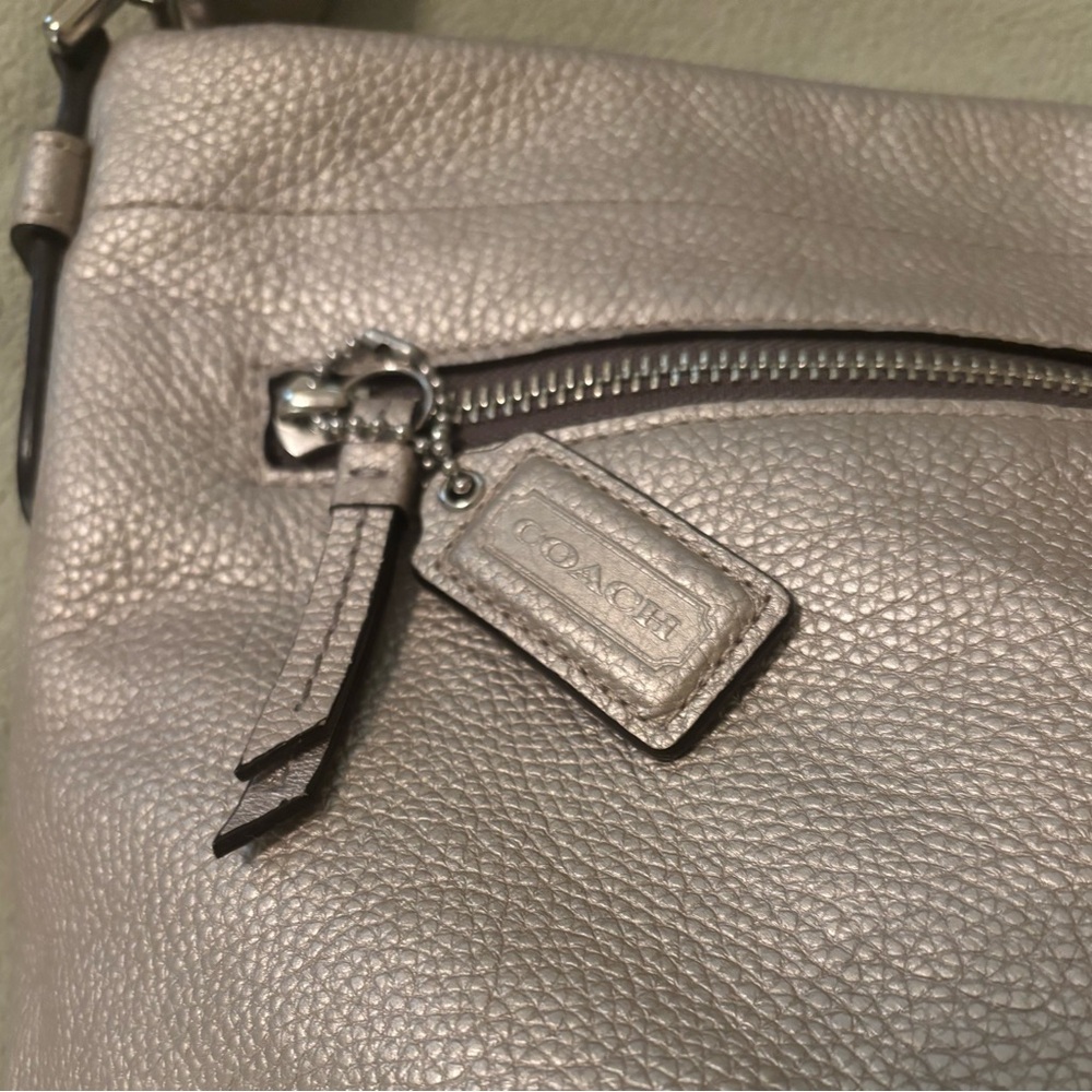 Coach silver metallic pebbled leather 2-way duffle - Picture 6 of 11
